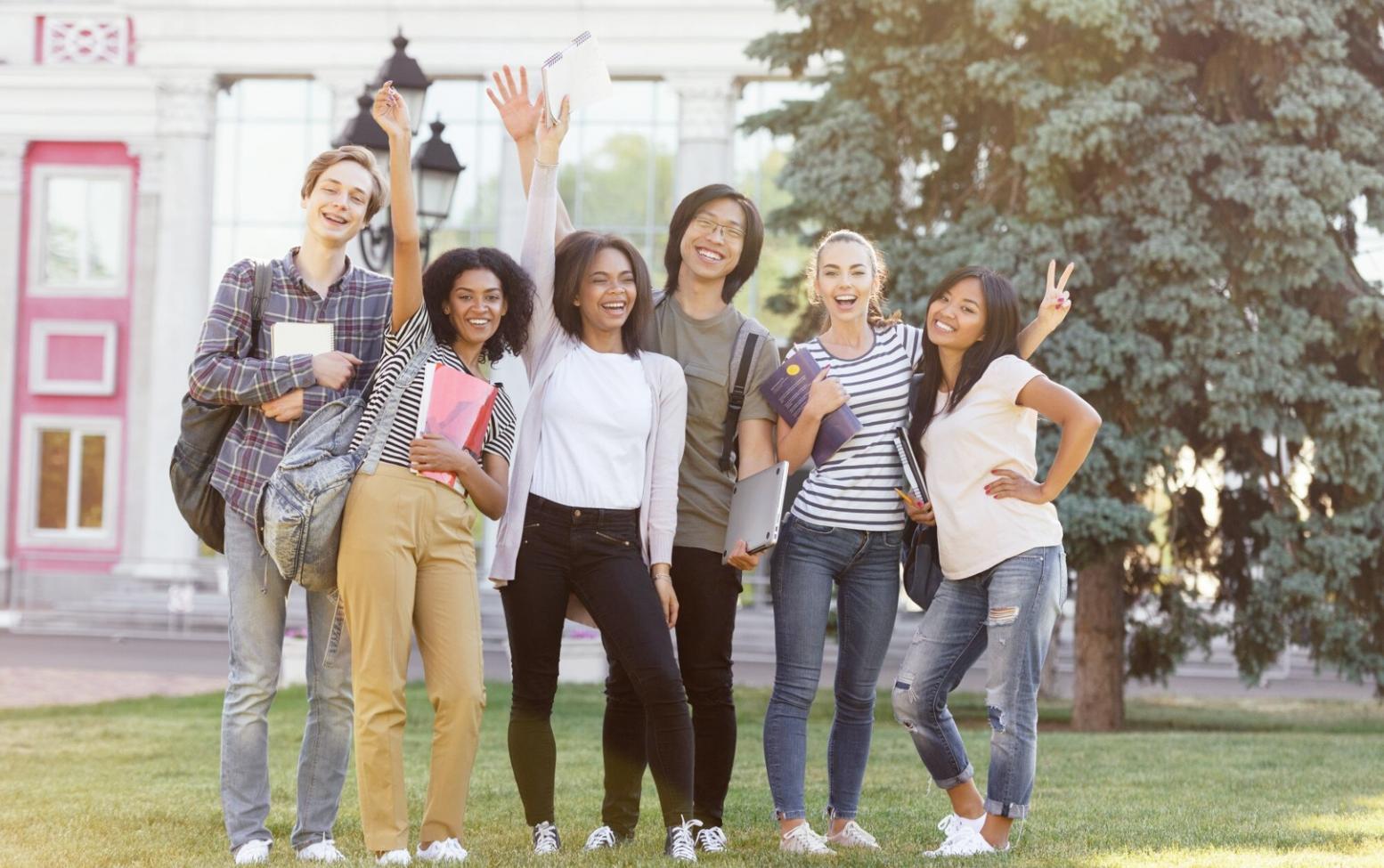 Аналитические графики активности платформы